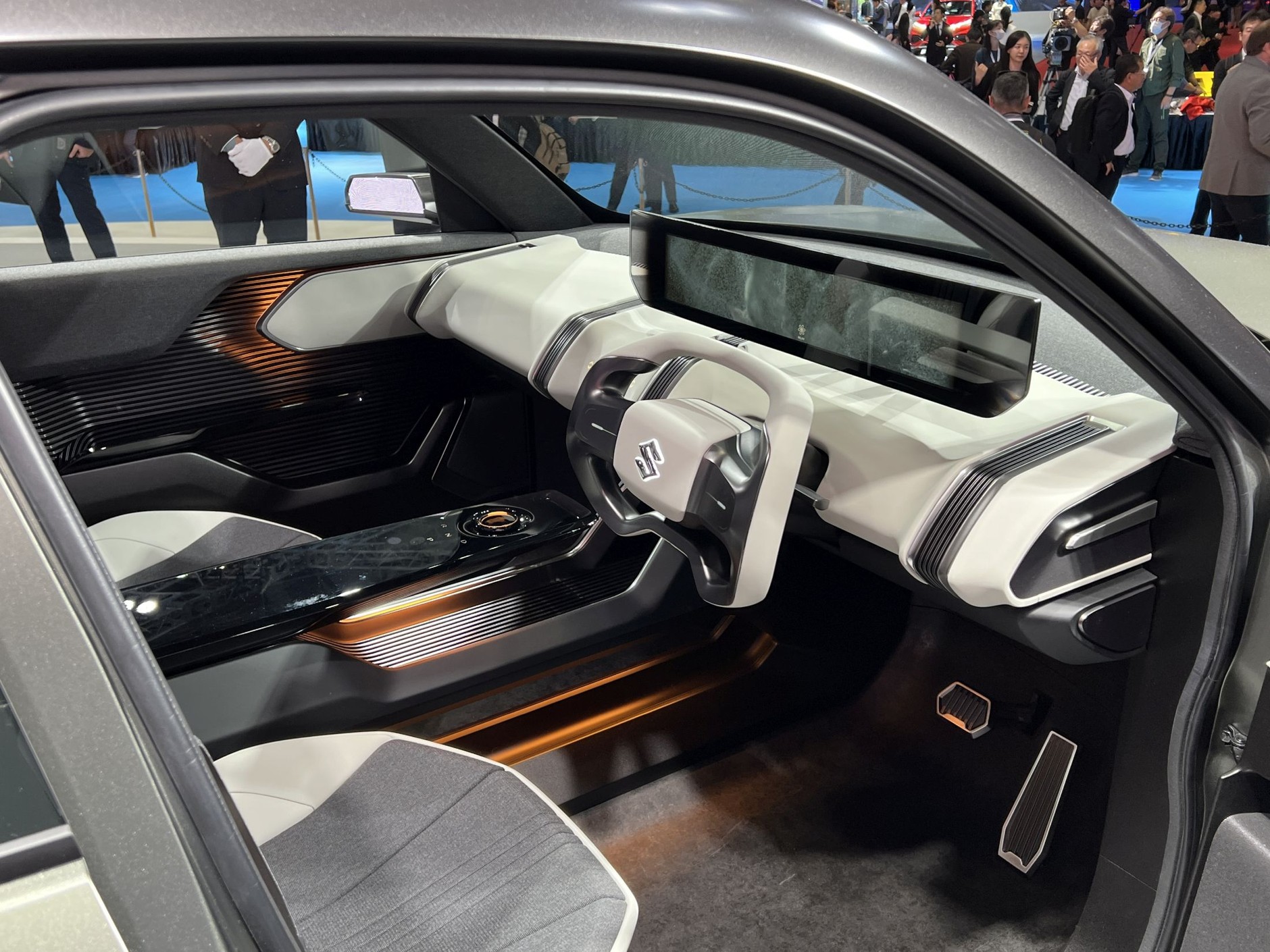 Suzuki eVX Concept na targach Japan Mobility Show 2023