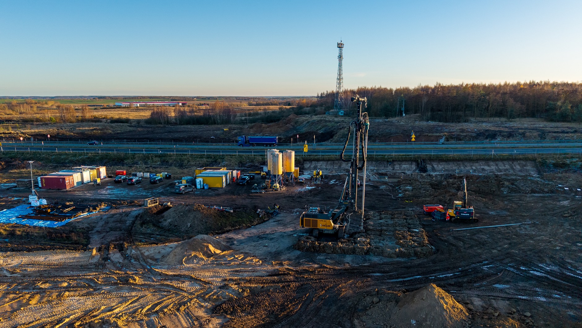 Roboty przy budowie wiaduktu na granicznym odcinku A6