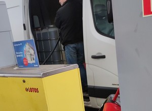 Właściciele małych stacji kupują paliwo… na stacjach konkurencji. Taniej niż w hurcie!