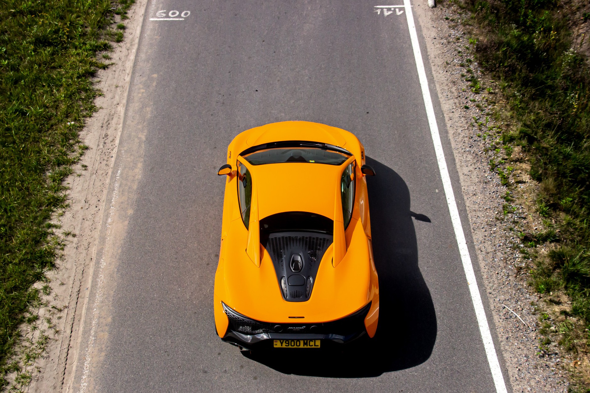 McLaren Artura.
