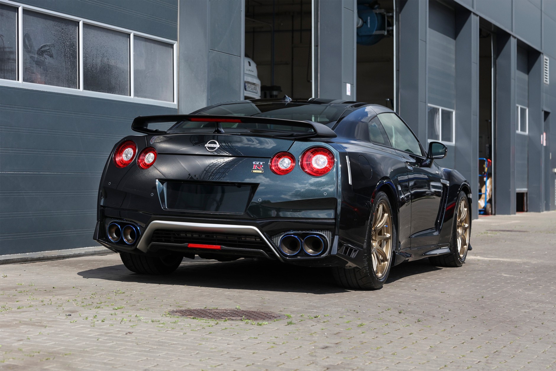 Jedyny w Europie pożegnalny Nissan GT-R R35 Prestige T-Spec trafił do Polski