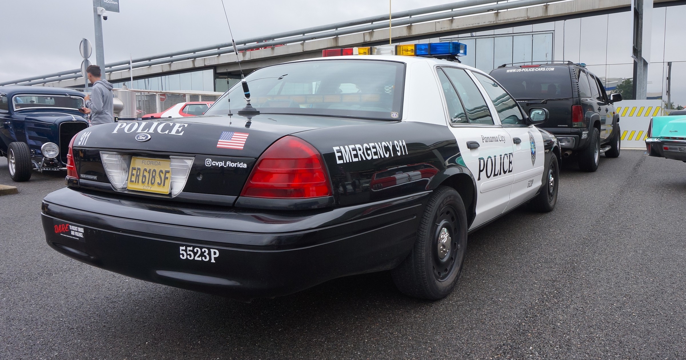 Policyjny Ford Crown Victoria