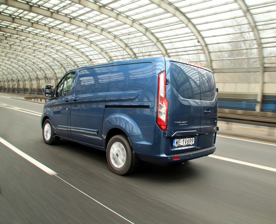 Ford Transit Custom plug-in – miejski dostawczak