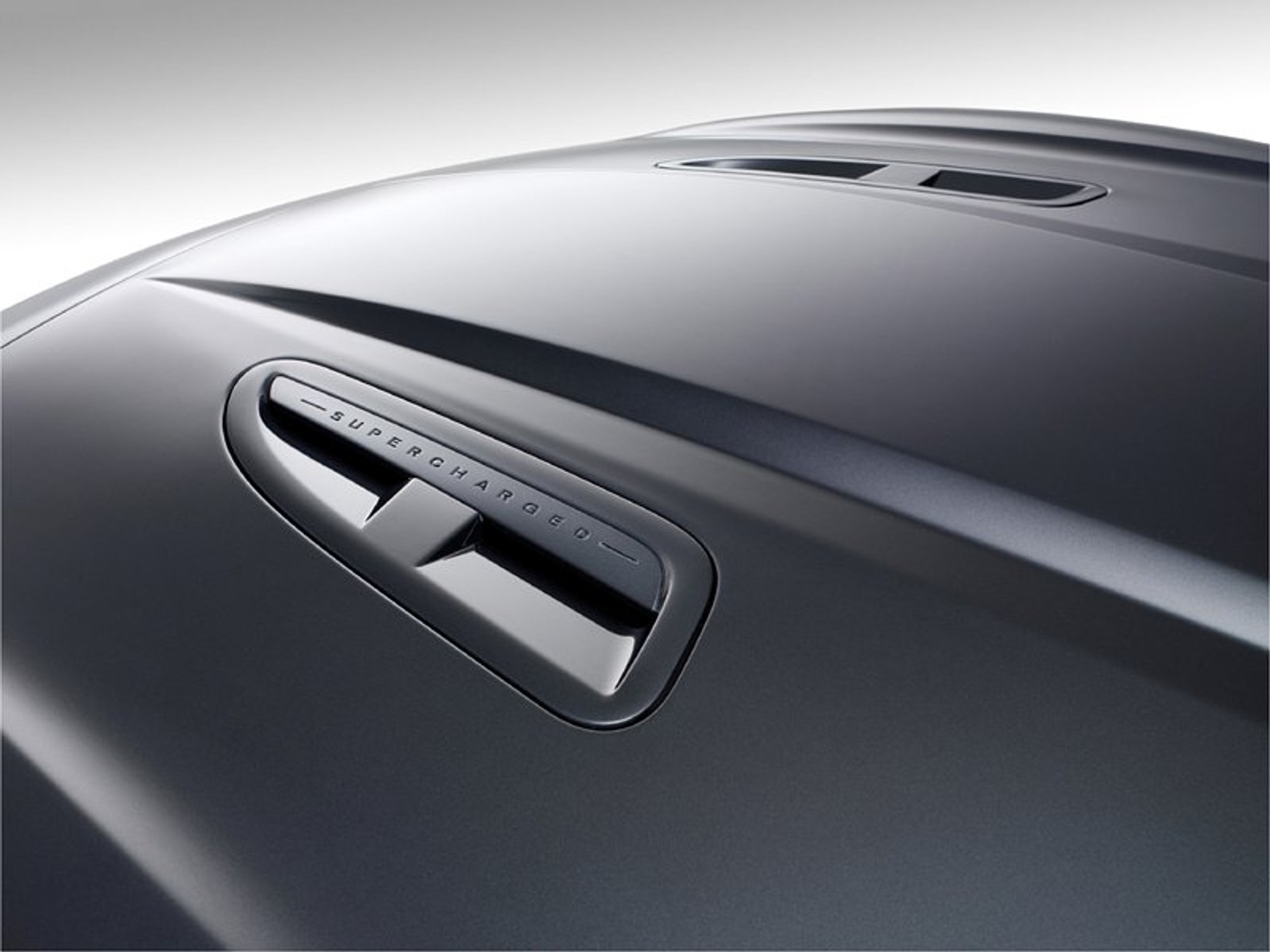 Nowy Jaguar XKR: wściekły kotek