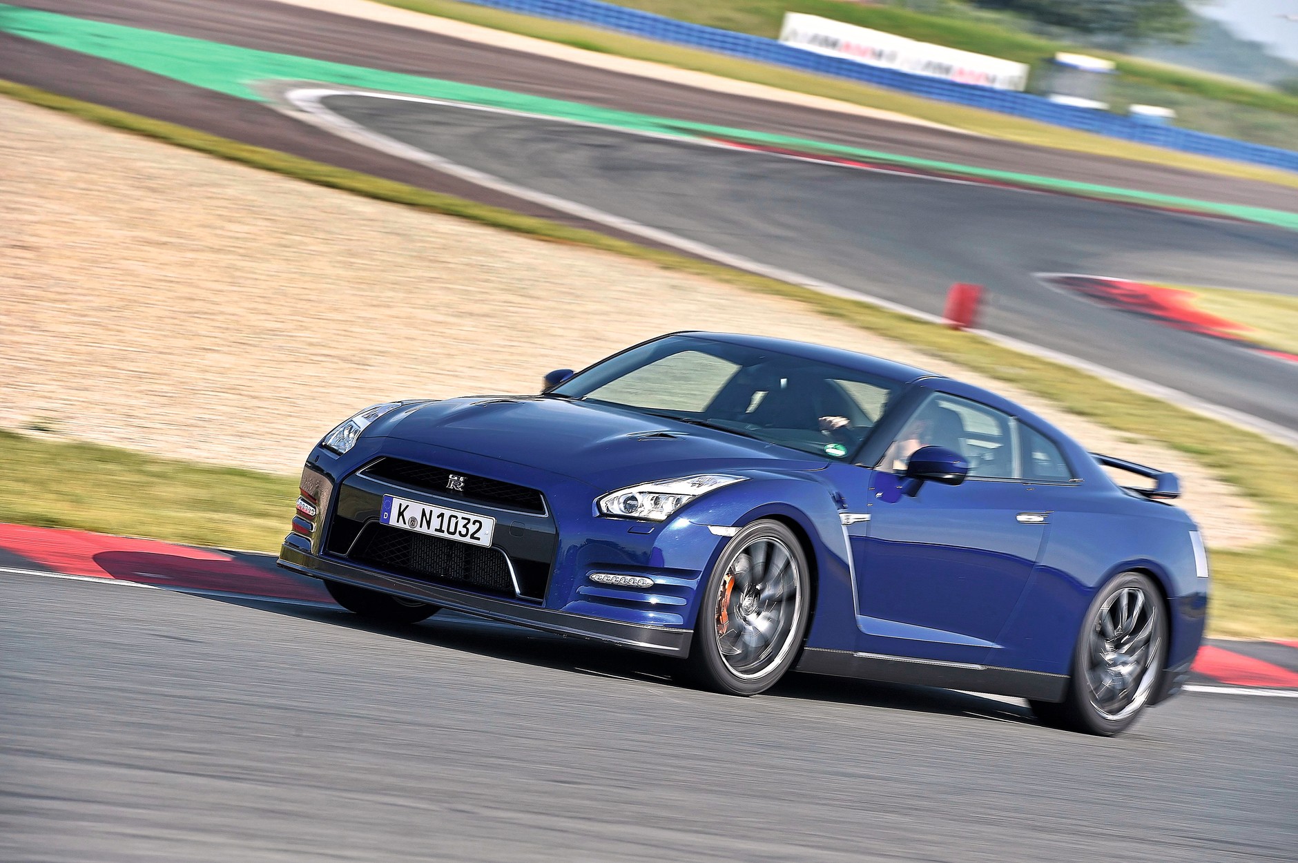 Nissan GT-R: może nie jest piękny, ale robi wrażenie.