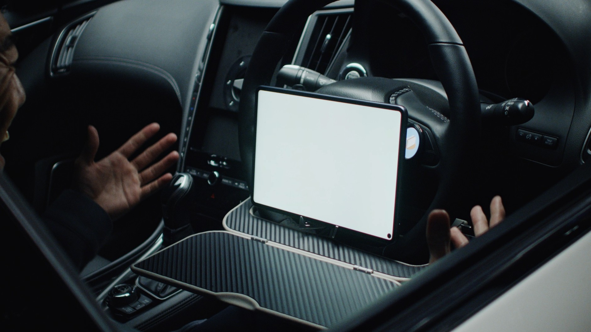 Nissan zaprezentował prototypowego sedana, odpowiadającego na potrzeby współczesnego stylu życia