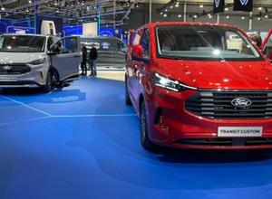 Nowy Ford Transit Custom nie tylko na prąd. Będą także diesel i hybryda