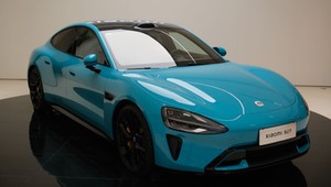Czy auto chińskiego producenta smartfonów to najszybszy 4-drzwiowy samochód Nurburgringu? Tak, chociaż...