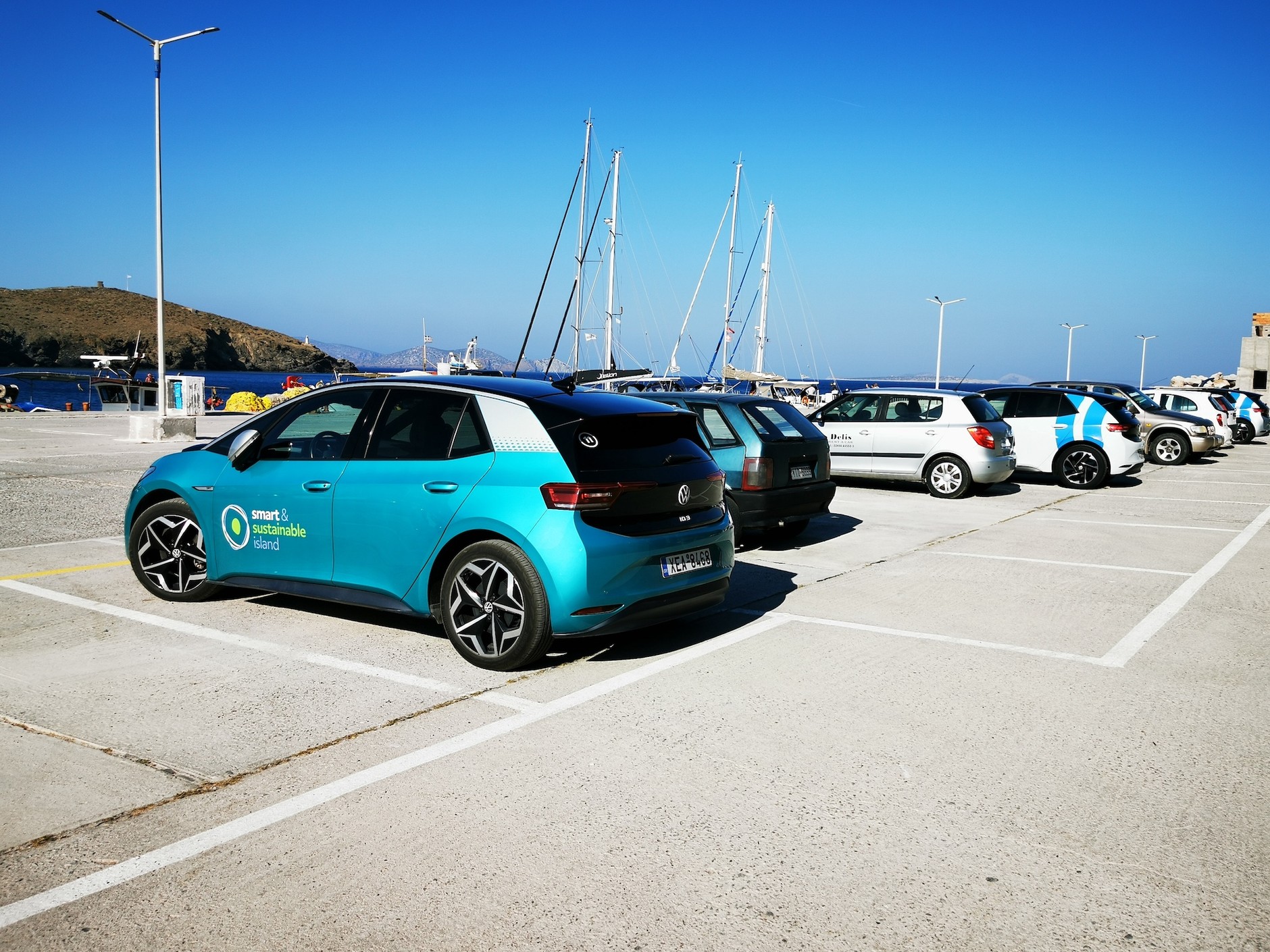 Po Astypalei jeźdżą w sumie 84 samochody elektryczne, z czego 51 prywatnych