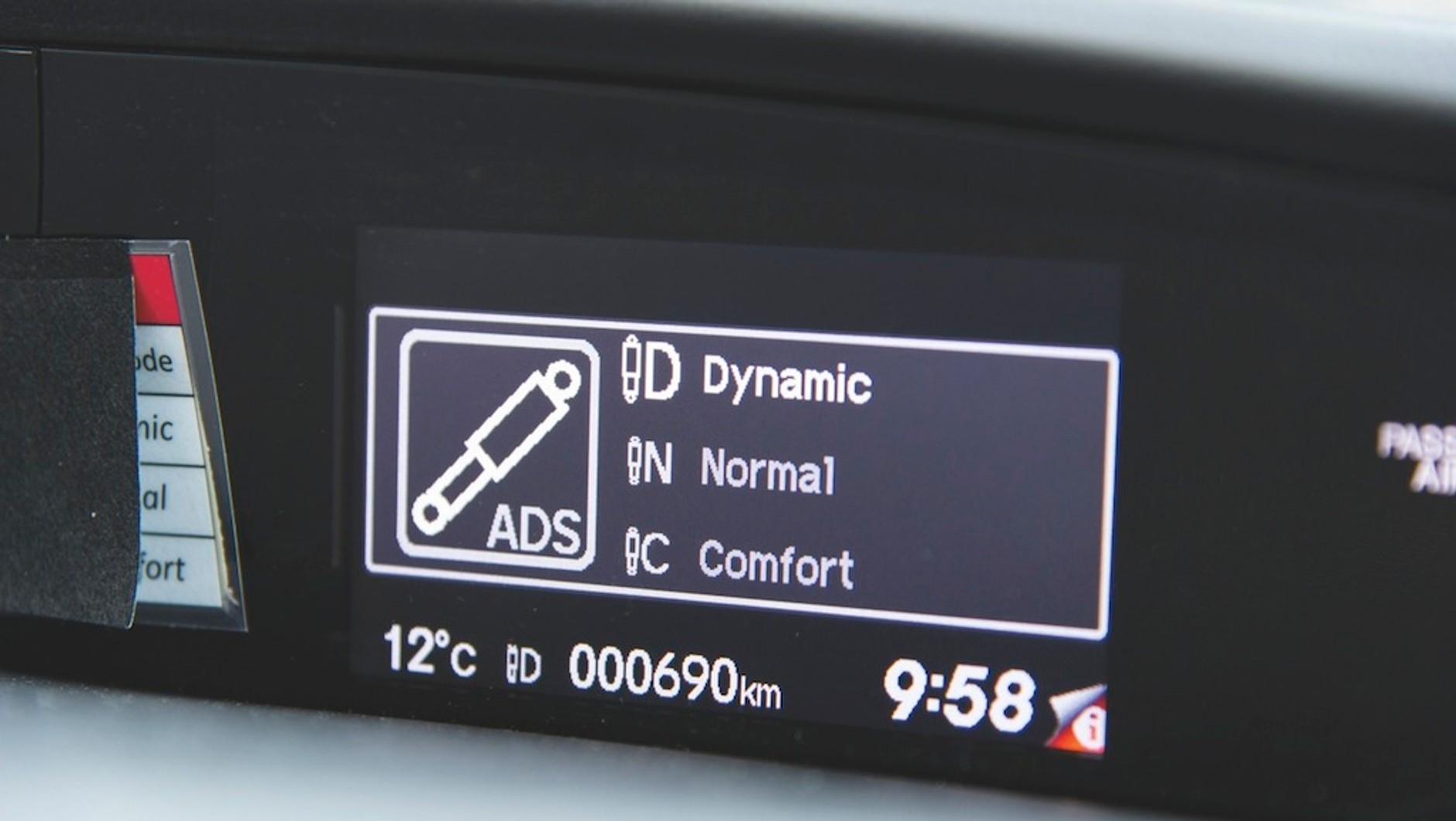 Adaptacyjne tylne amortyzatory w Hondzie Civic IX kombi