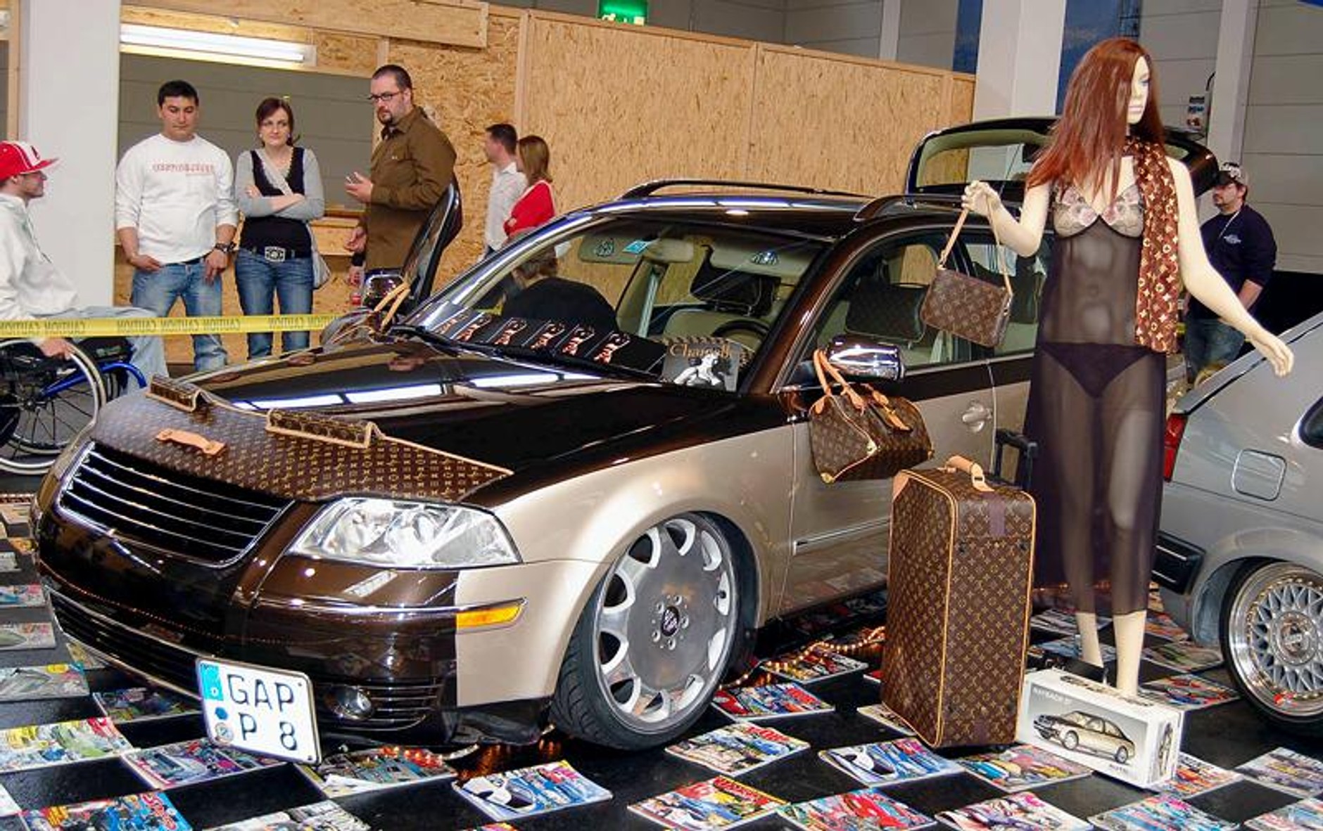 Tuning World Bodensee 2008: Golfy, drifting i dziewczyny -  fotogaleria (2)
