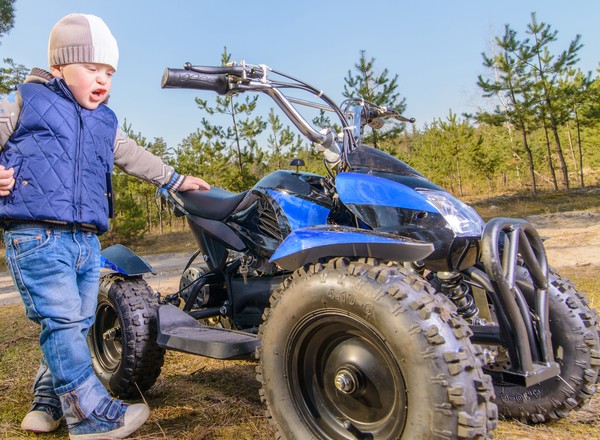 Quad na pierwszą komunię? Wykluczone! Od jakiego wieku prawo jazdy na quada?