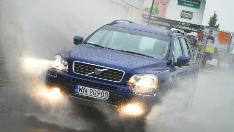 Jak przejeżdżać przez kałuże?