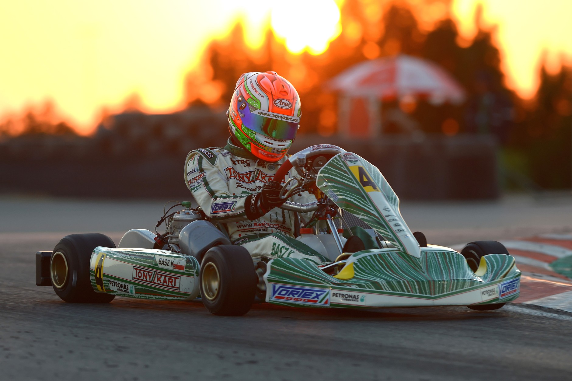 Karol Basz zadebiutuje w wyścigach samochodowych