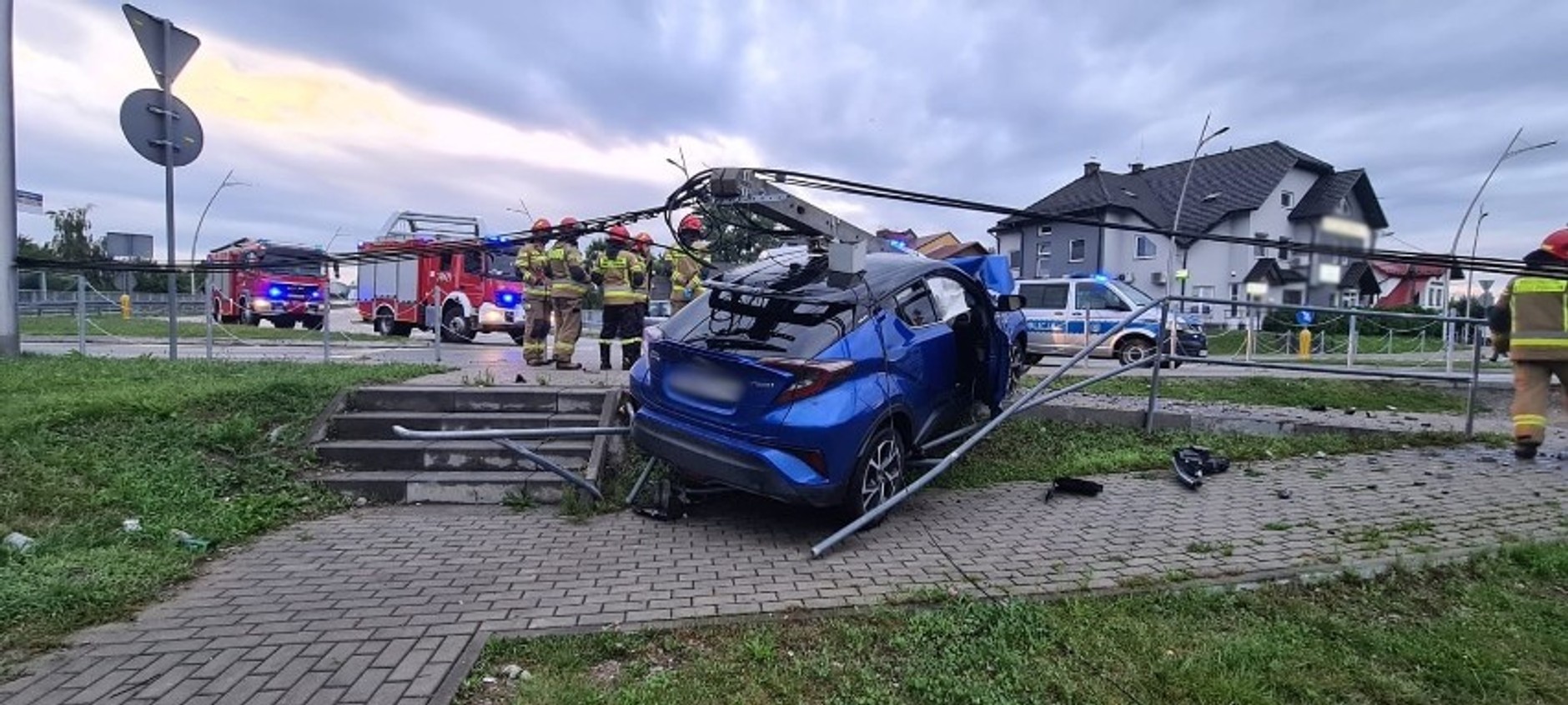 Poważny wypadek w Nowym Sączu. Te zdjęcia przemawiają do wyobraźni