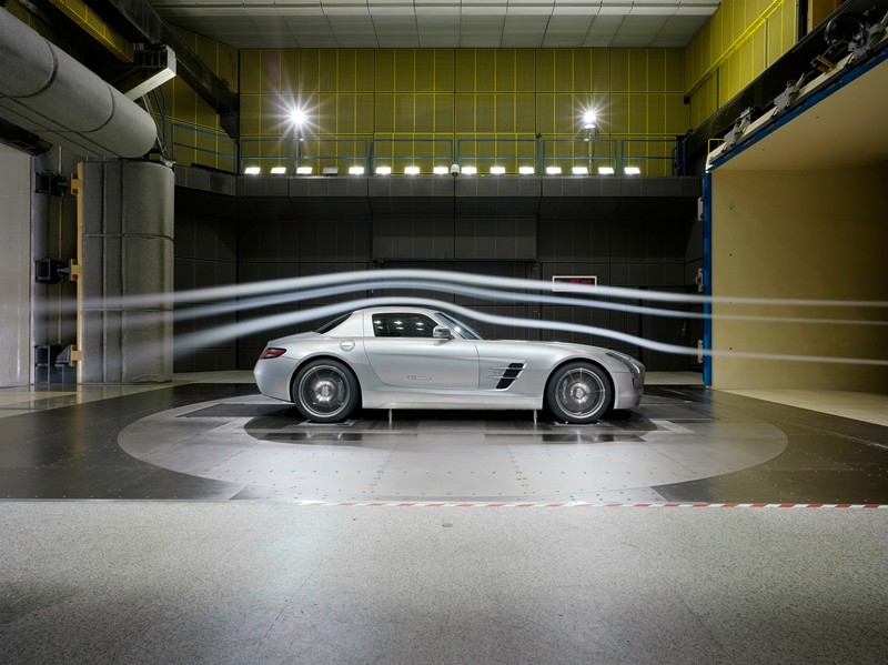 Mercedes SLS AMG w całej okazałaości