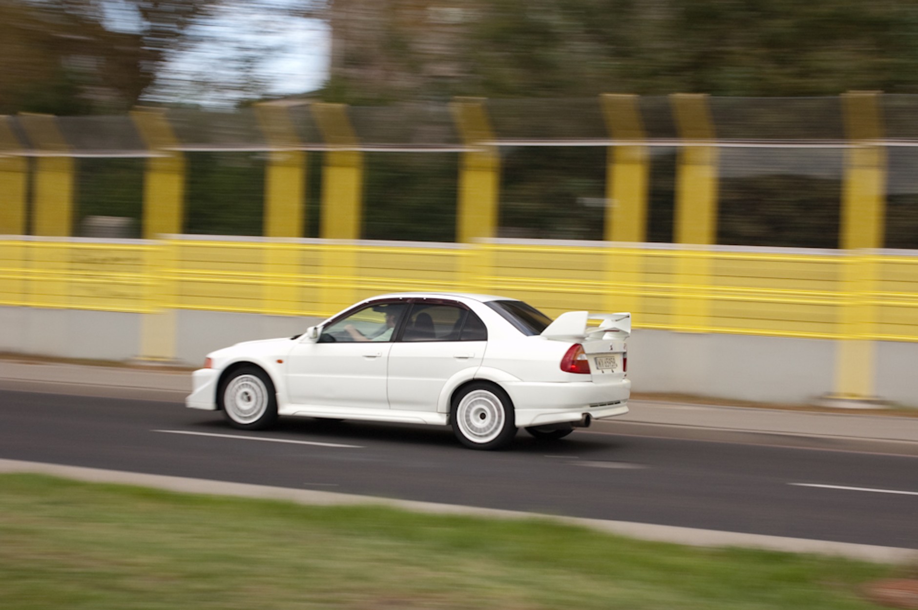 Mitsubishi Lancer Sportback vs Lancer EVO VI