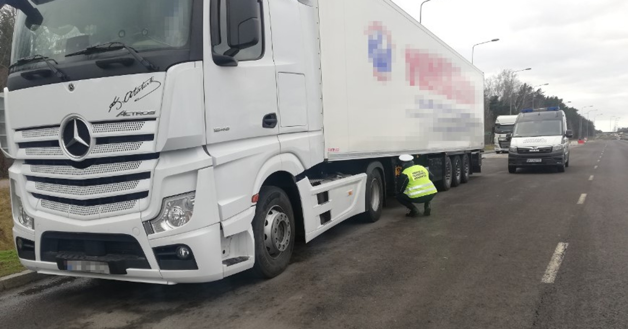 Jedna z zatrzymanych ciężarówek, w której wykryto nielegalny tachograf