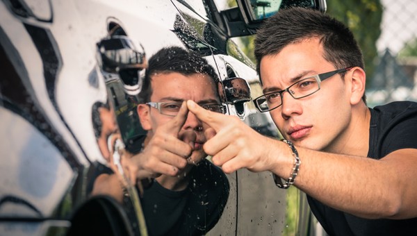 Jak skutecznie chronić lakier i felgi przed smołą? Mamy praktyczne porady