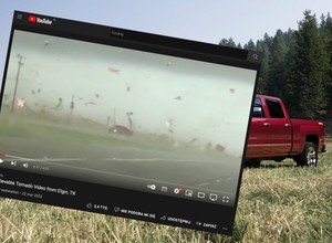 Tornado porywa wielkiego pick-upa, a potem odstawia go na koła!