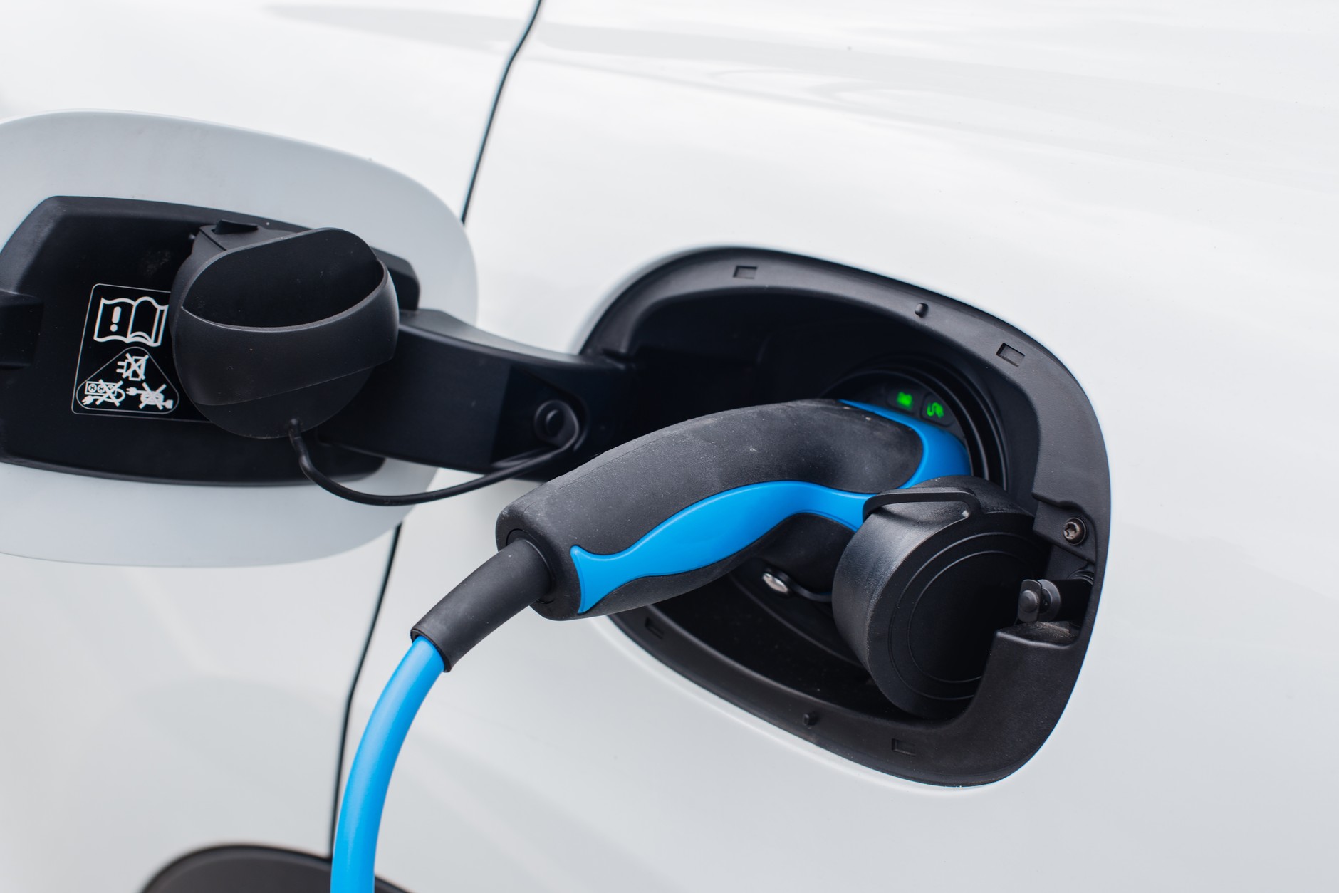 Samochód hybrydowy plug-in