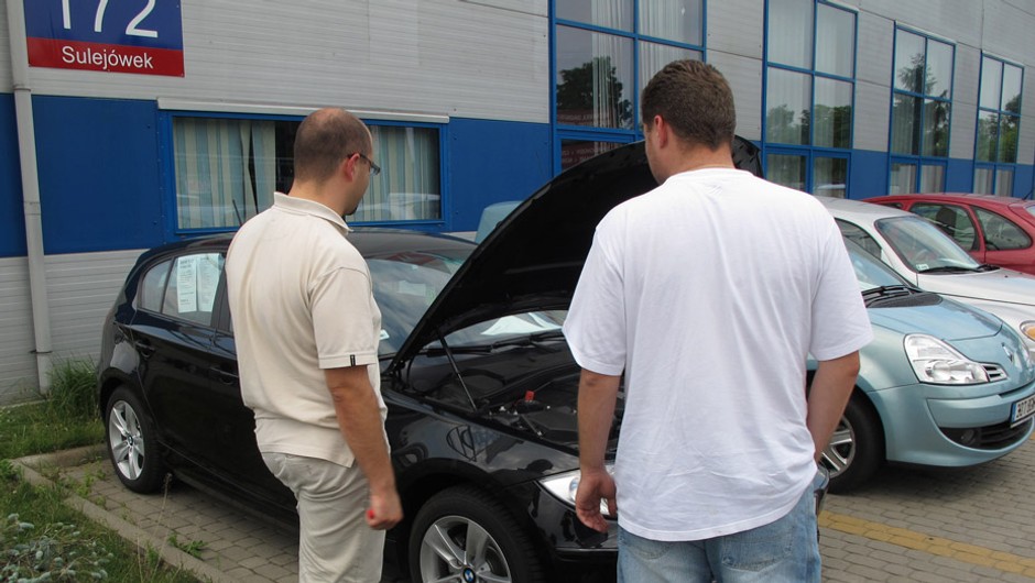 Szukamy auta z ogłoszenia. Czy trudno znaleźć dobre BMW?