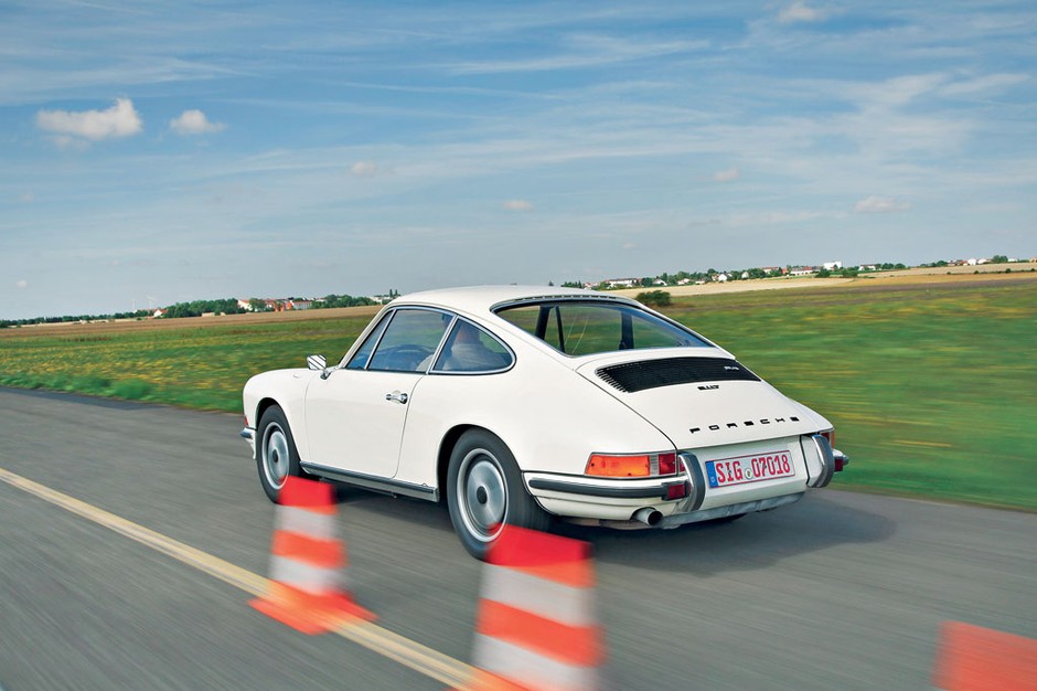 Moc przeciwko wadze lekkiej - Mercedes 350 SE kontra Porsche 911 T