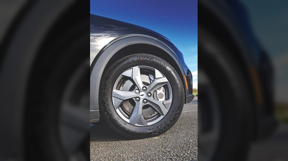 Ford Mustang Mach-E kontra Tesla Model 3