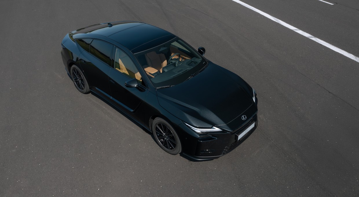 Nowy Lexus ES w polskiej ofercie. To już nie jest tylko bogatsza Toyota Camry