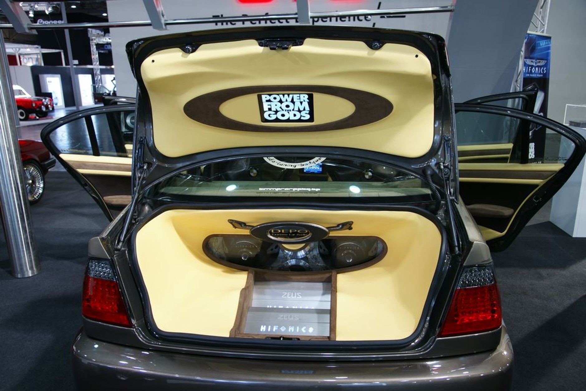 AMICOM 2010: kino, koncert i nawigacja do samochodu (galeria)