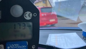 Przekroczył prędkość o ponad 100 km/h. Dostał 2,5 tys. zł mandatu