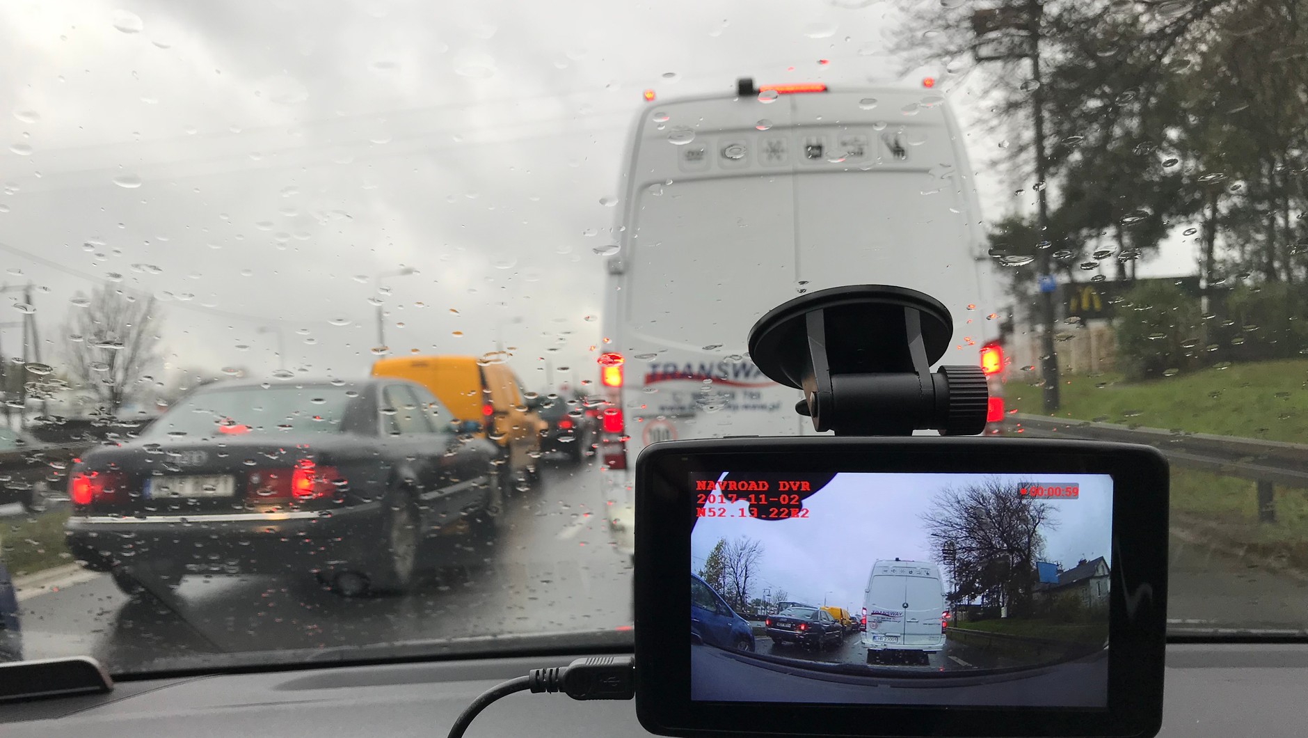 Kamera pod względem możliwości jest porównywalna z urządzeniami za ok 300-400 zł. NavRoad UNI