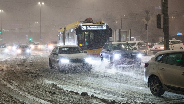 25c30275 - WARSZAWA INTENSYWNE OPADY ŚNIEGU (intensywne opady śniegu)