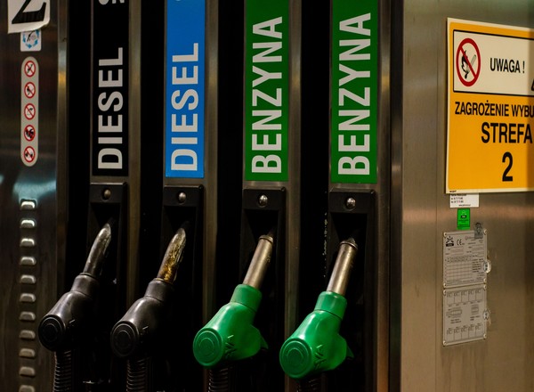 Kierowcy odetchną, wracając z wakacji. Ceny paliw od poniedziałku mocno w dół