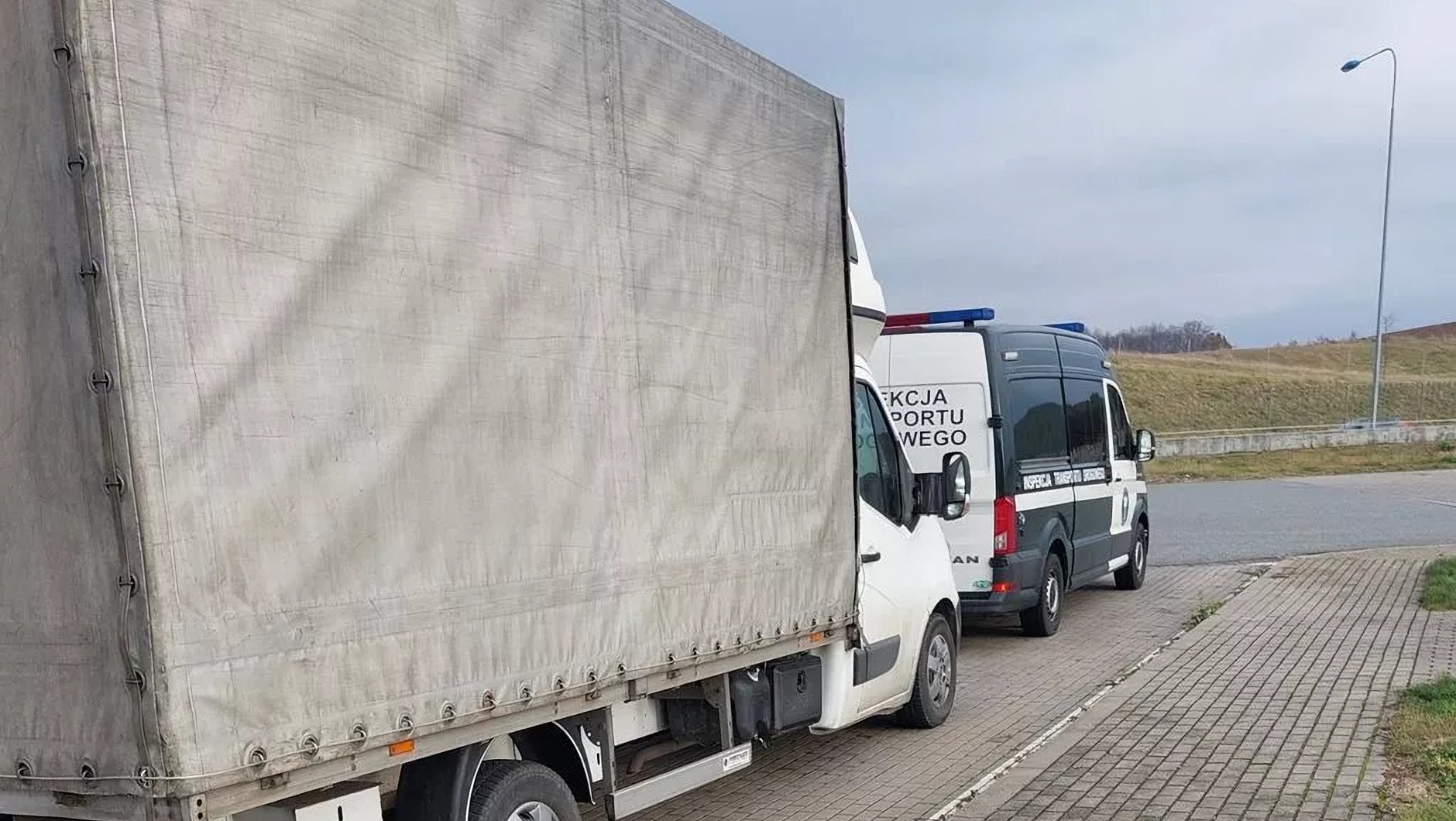 Montaż tachografu trzeba będzie zlecić autoryzowanemu serwisowi, a kierowca musi wystąpić o kartę kierowcy