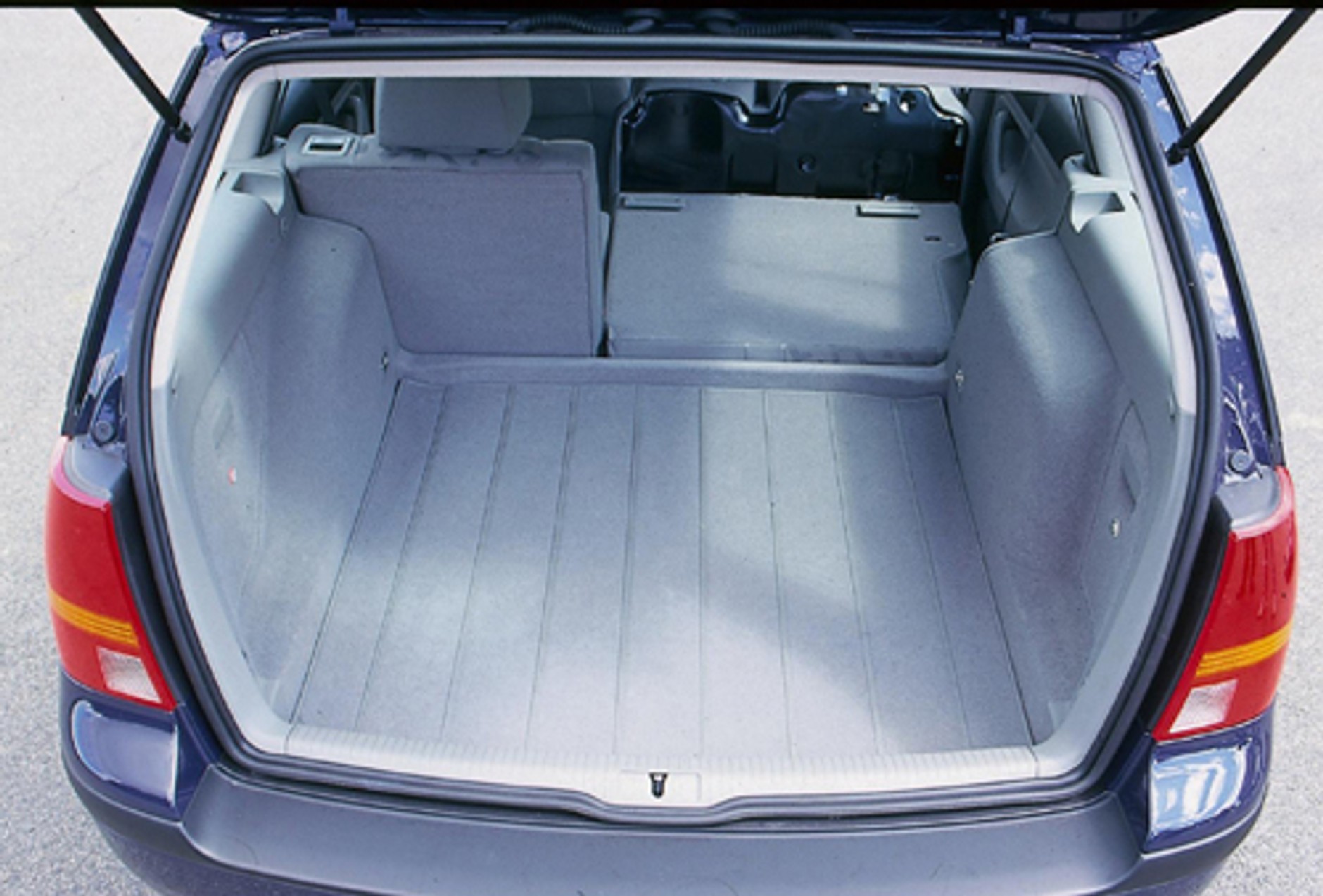 Opel Astra II kontra Ford Focus I i VW Golf IV - porównanie używanych kombi z dieslem