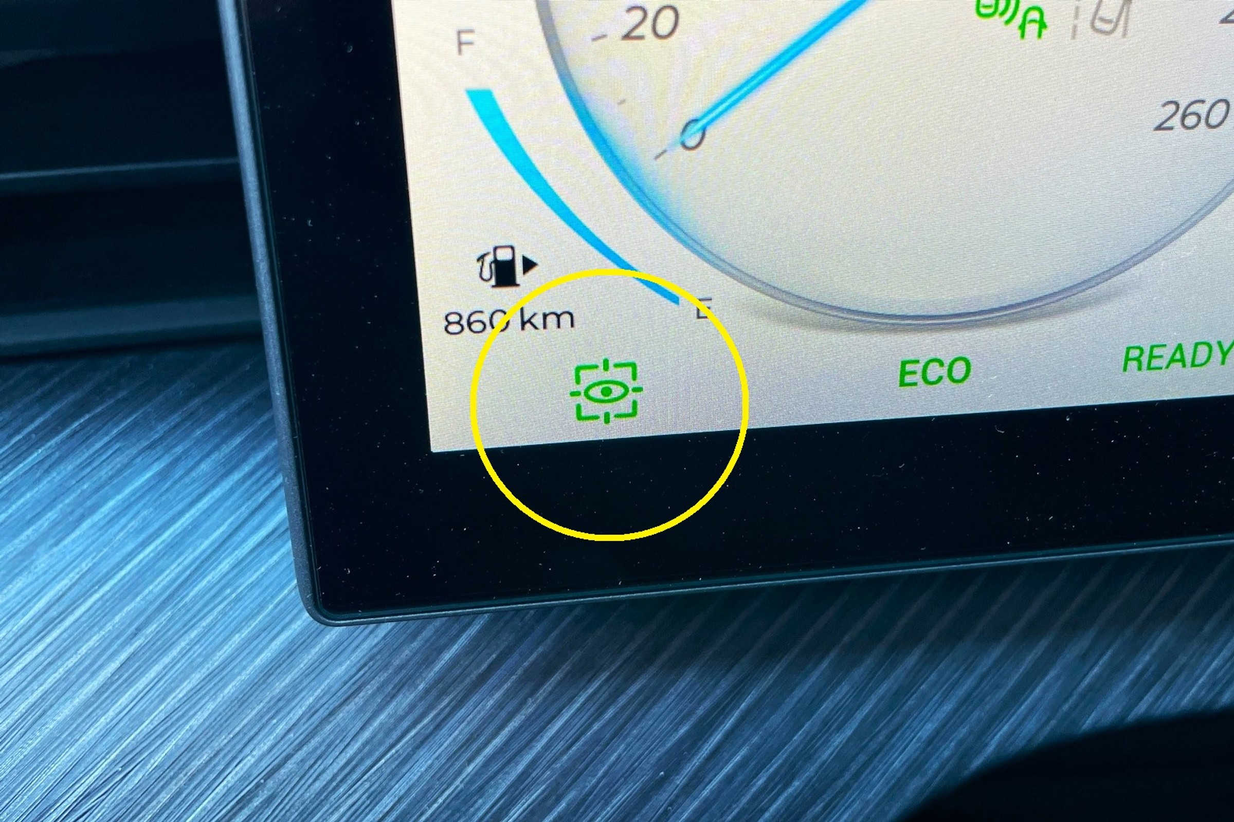 Nowa kontrolka w samochodach – oko w celowniku. Tak nie dasz się "ustrzelić"