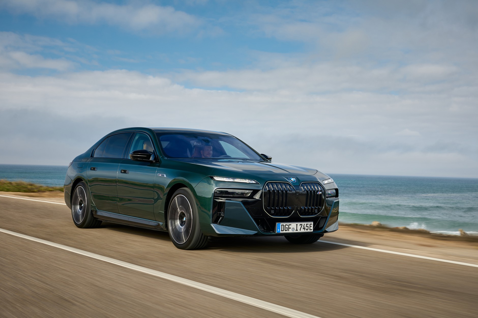 BMW i7 M70