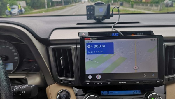 Yanosik w Android Auto już działa. Pierwszy test
