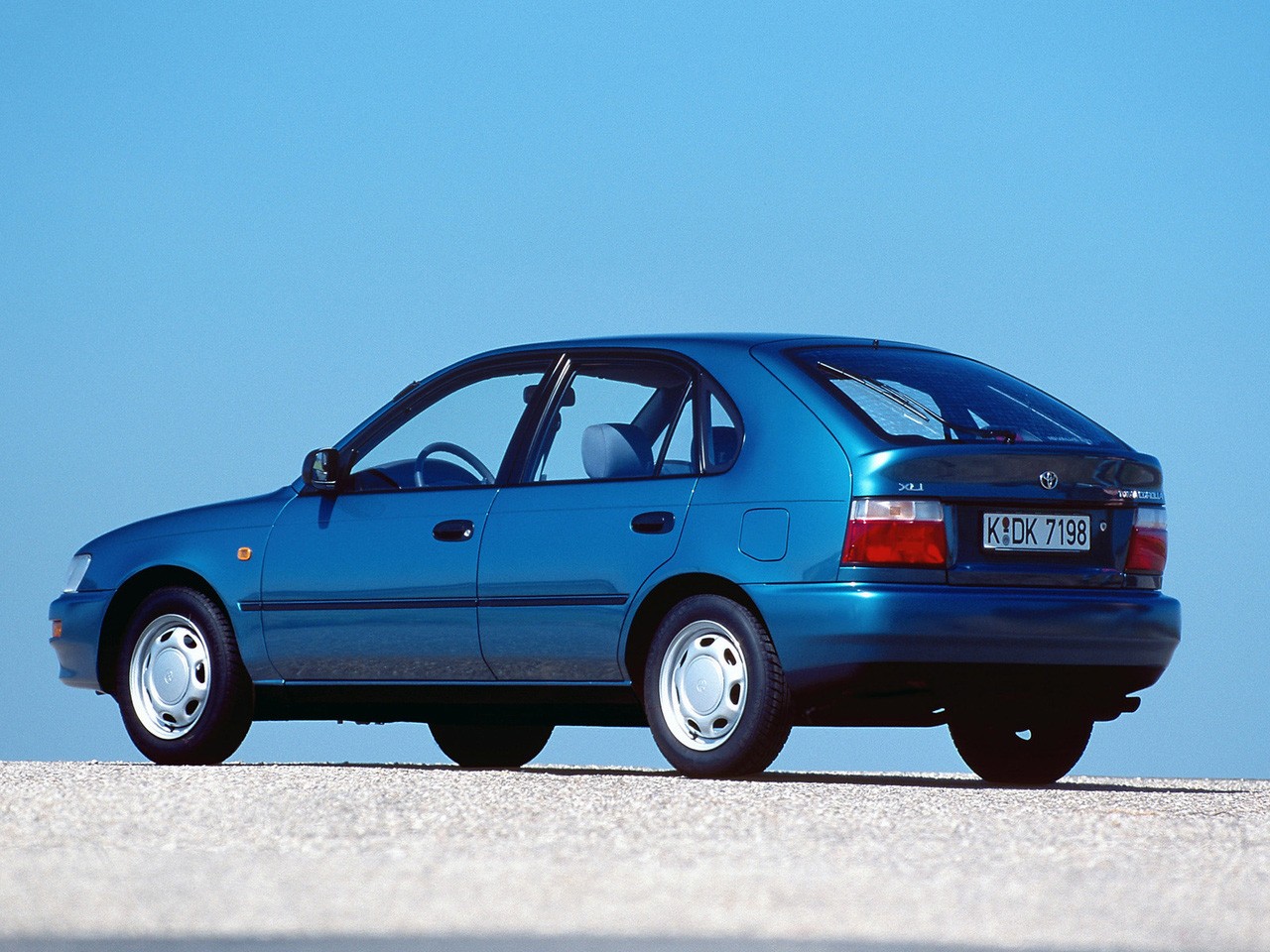 Toyota Corolla VII (E100)