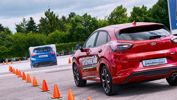 Ford oferuje bezpłatne szkolenie. Celowo skierowane jest tylko do jednej grupy kierowców