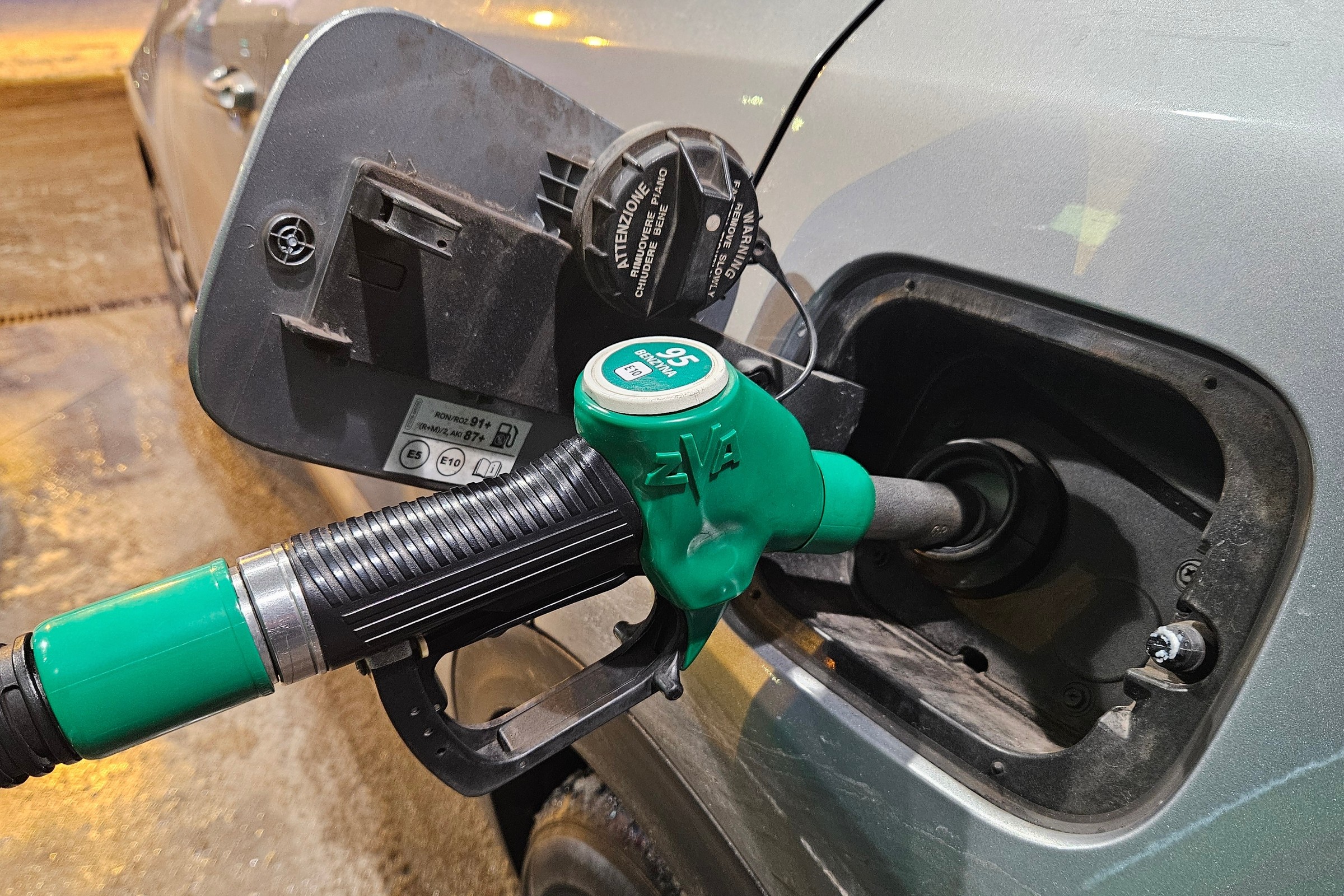 Na tych stacjach paliw lepiej nie tankować. UOKiK wykrył nieprawidłowości