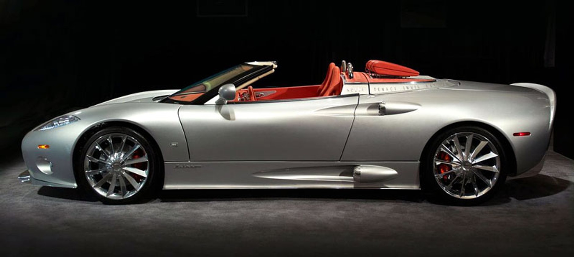 Spyker przenosi produkcję do Wielkiej Brytanii