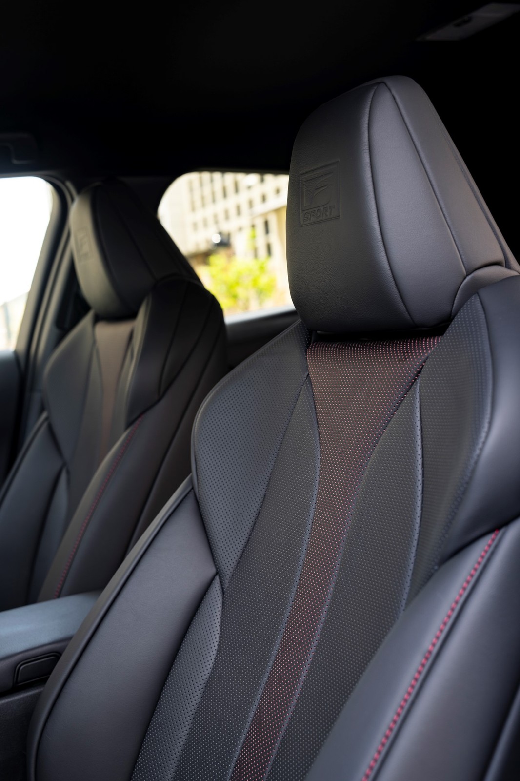Lexus UX 2024