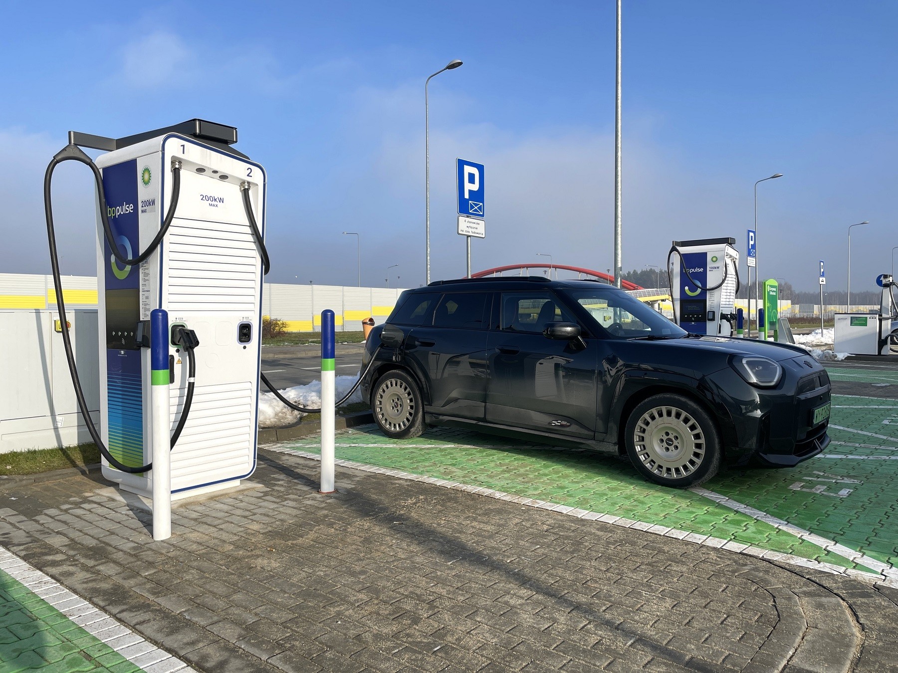 Ładowanie samochodu elektrycznego w zimie