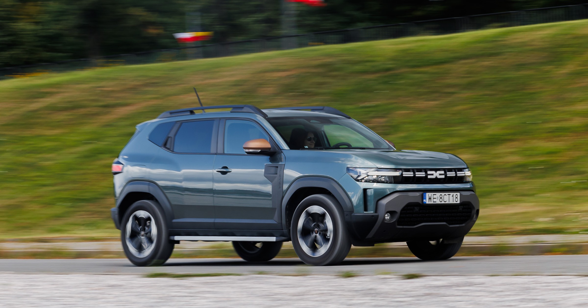 Dacia Duster kontra MG ZS. Porównanie dwóch budżetowych samochodów