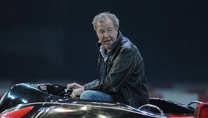 Jeremy Clarkson: czym grozi kąpiel w wannie z ropą naftową? [Fragment książki]
