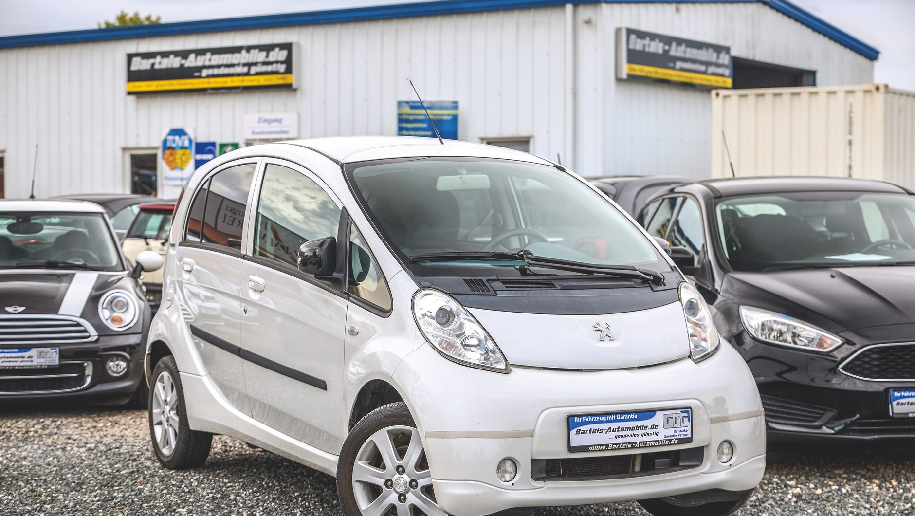Peugeot iOn  to w rzeczywistość elektryka marki Mitsubishi ze znaczkami Peugeota.