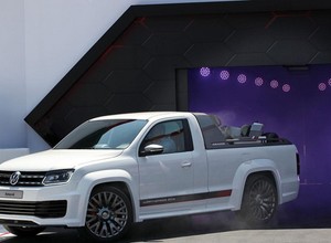 Volkswagen Amarok Power Pickup Truck nad jeziorem