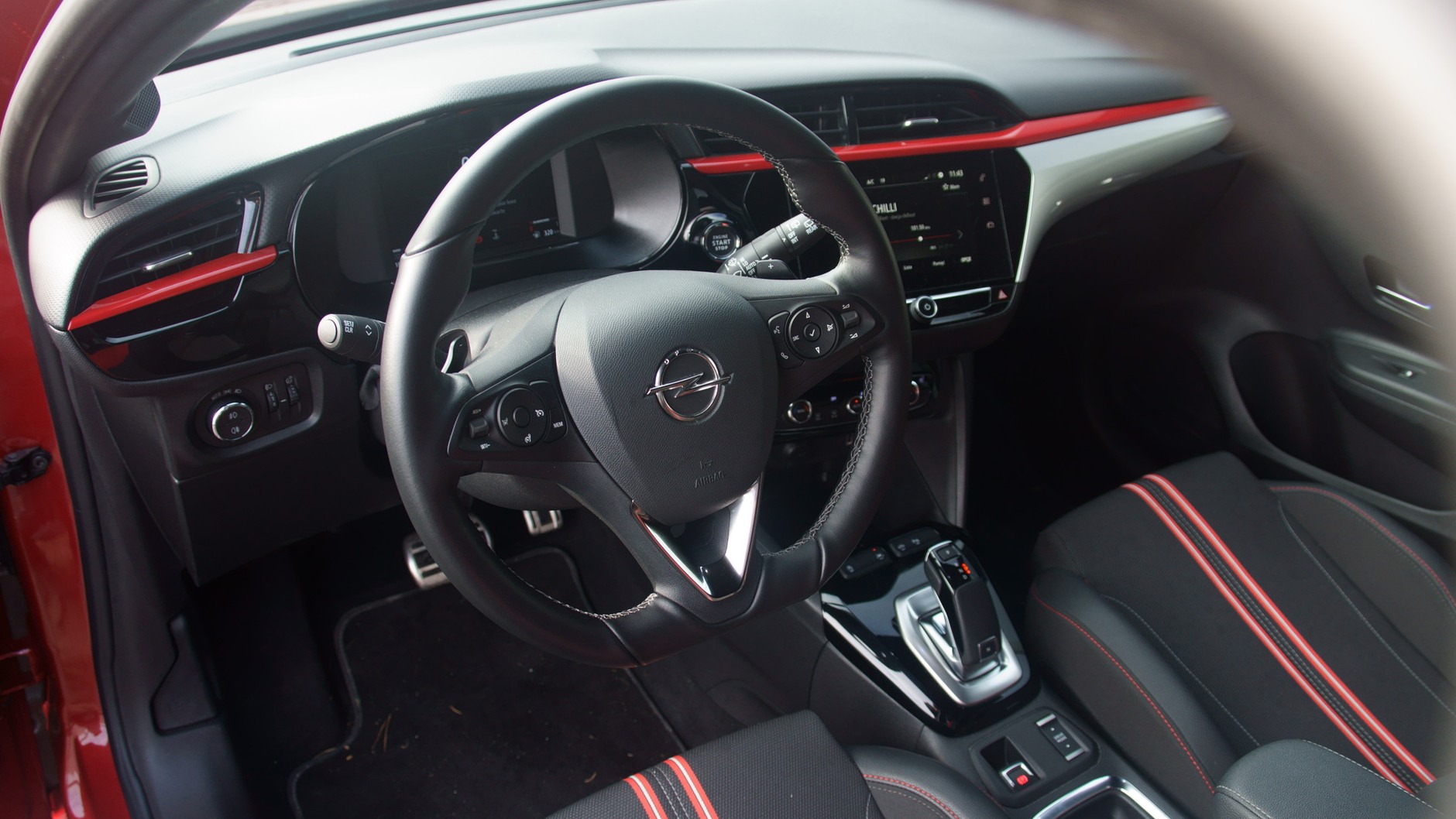 Opel Corsa – elektryk vs. spalinowiec. Który lepszy do miasta?